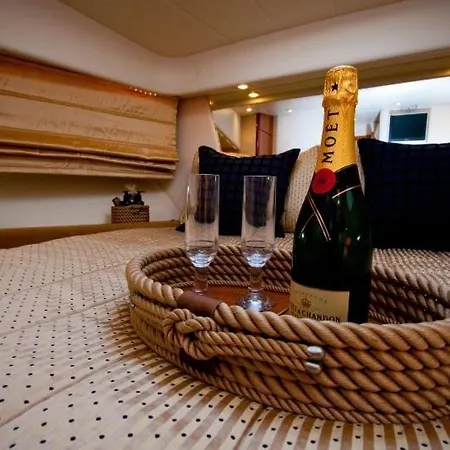 Niord Yacht Hotel en barco Lisboa