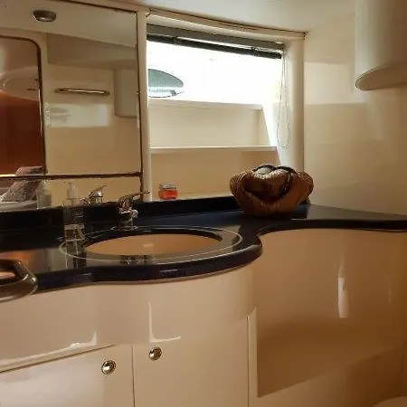 Niord Yacht Hotel en barco