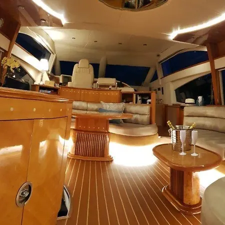 Niord Yacht Hotel en barco