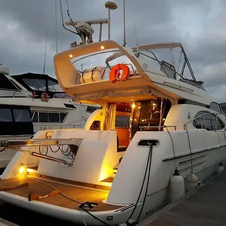 Niord Yacht Ботель *